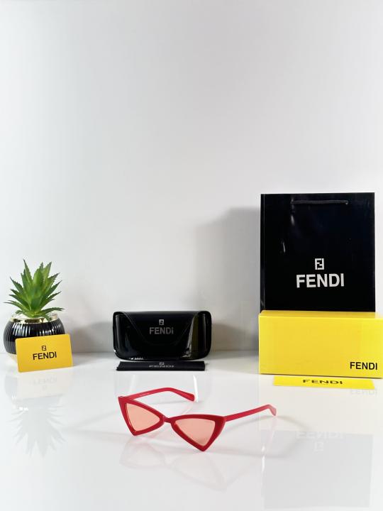 Women's Round Sunglasses – Red