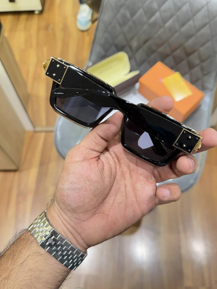 Loui vuitton millionaire black gold