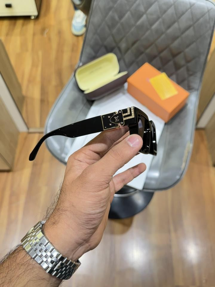 Loui vuitton millionaire black gold