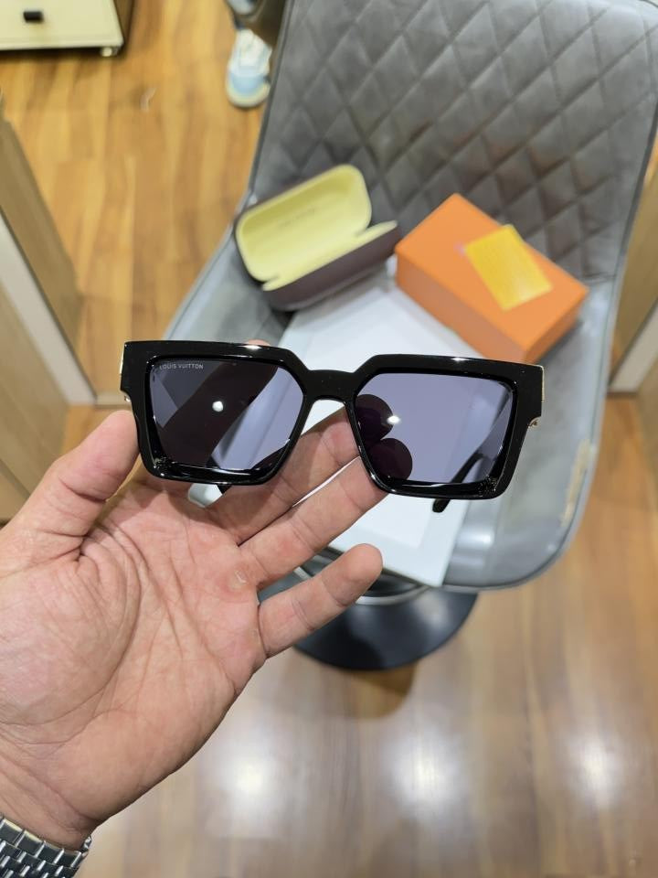 Loui vuitton millionaire black gold