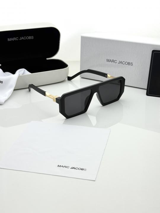Marc. jacobs 1010 black