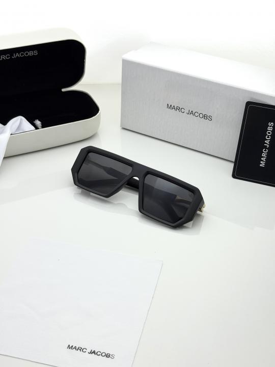 Marc. jacobs 1010 black